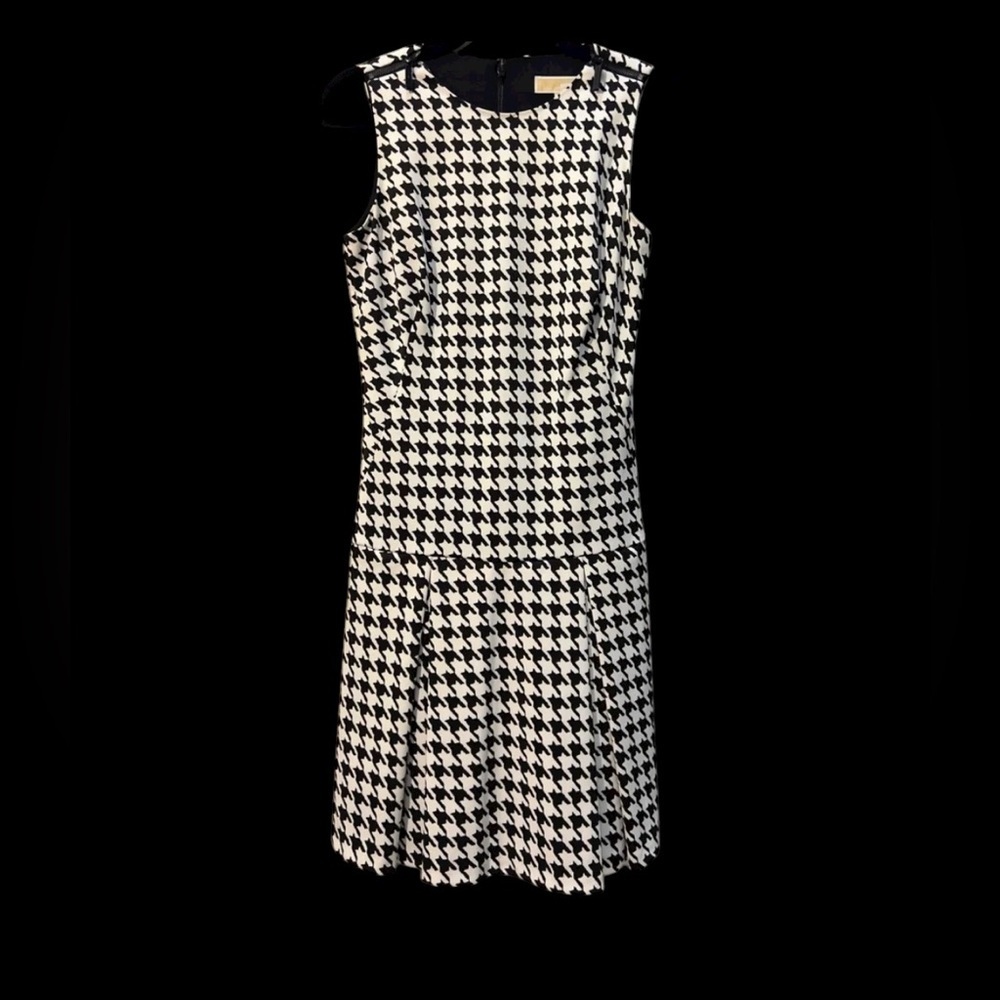 Michael MK size 2 black and white geometric print sleeveless low waist dress